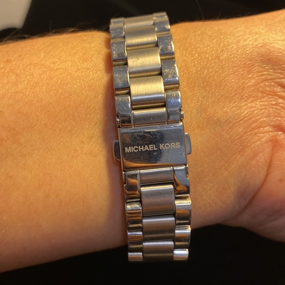 Michael Kors Women's Bradshaw MK6098 Stainless-Steel Quartz Watch w/new battery - Picture 10 of 10